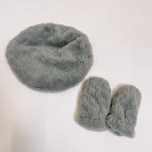Baret + handschoentjes faux fur Noukie’s 46cm