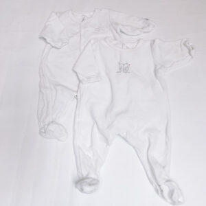 2x witte fluwelen pyjama met voetjes Petit Bateau 6m / 67