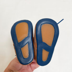 Schoentjes bruin met blauwe veters Tricatie maat 19