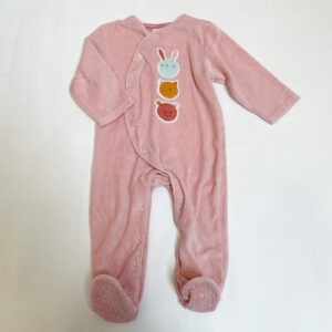 Pyjama met voetjes fluweel pink animals Noukie’s 18m / 86