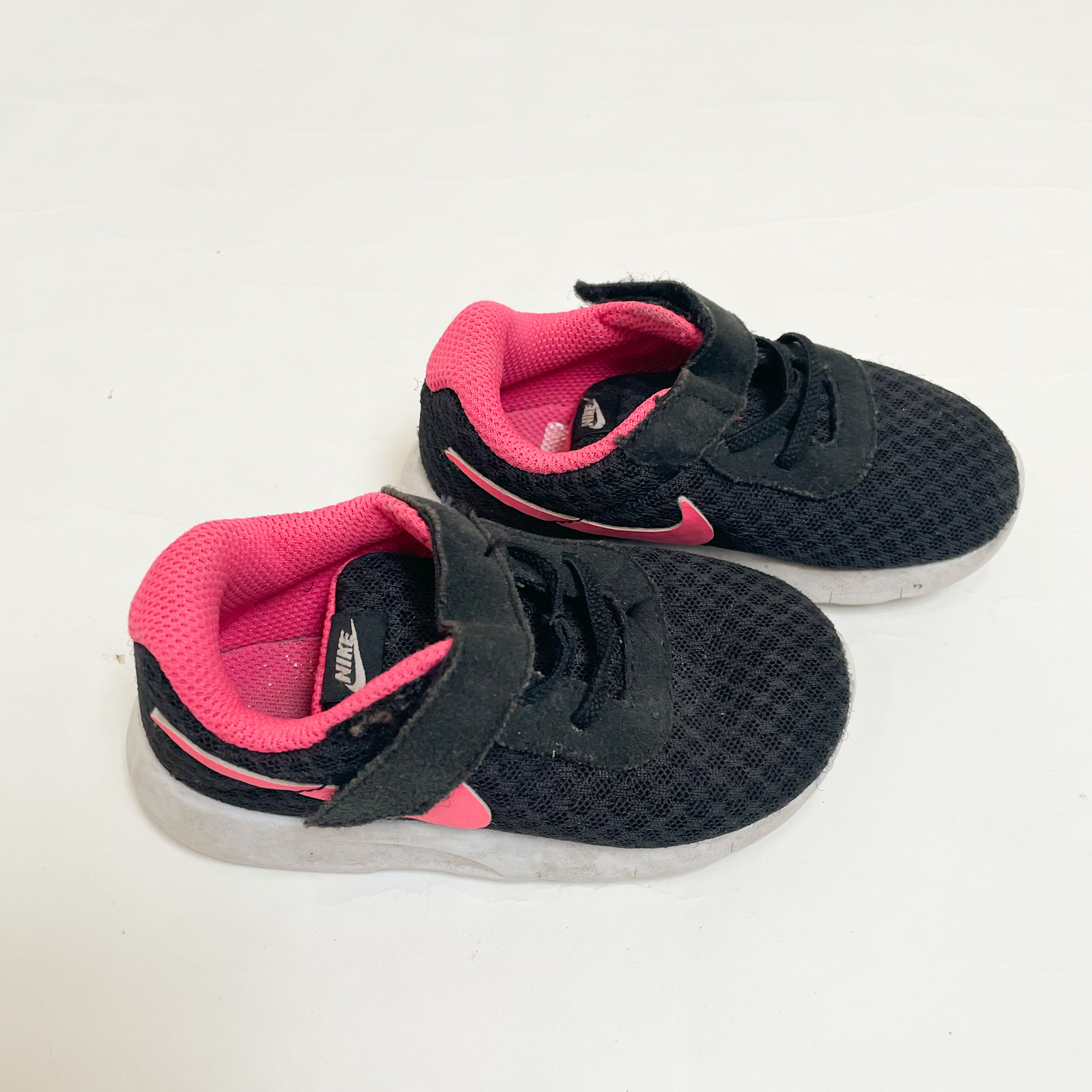 etiquette Beïnvloeden jeans Sneakers zwart/roze velcro Nike maat 23,5 – Funky-Monkey.be