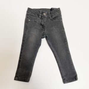 Zwarte jeans aanpasbaar hartjes op de achterzakken JBC 74