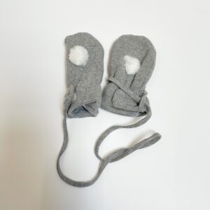 Handschoentjes tricot grijs pompom 6-12m